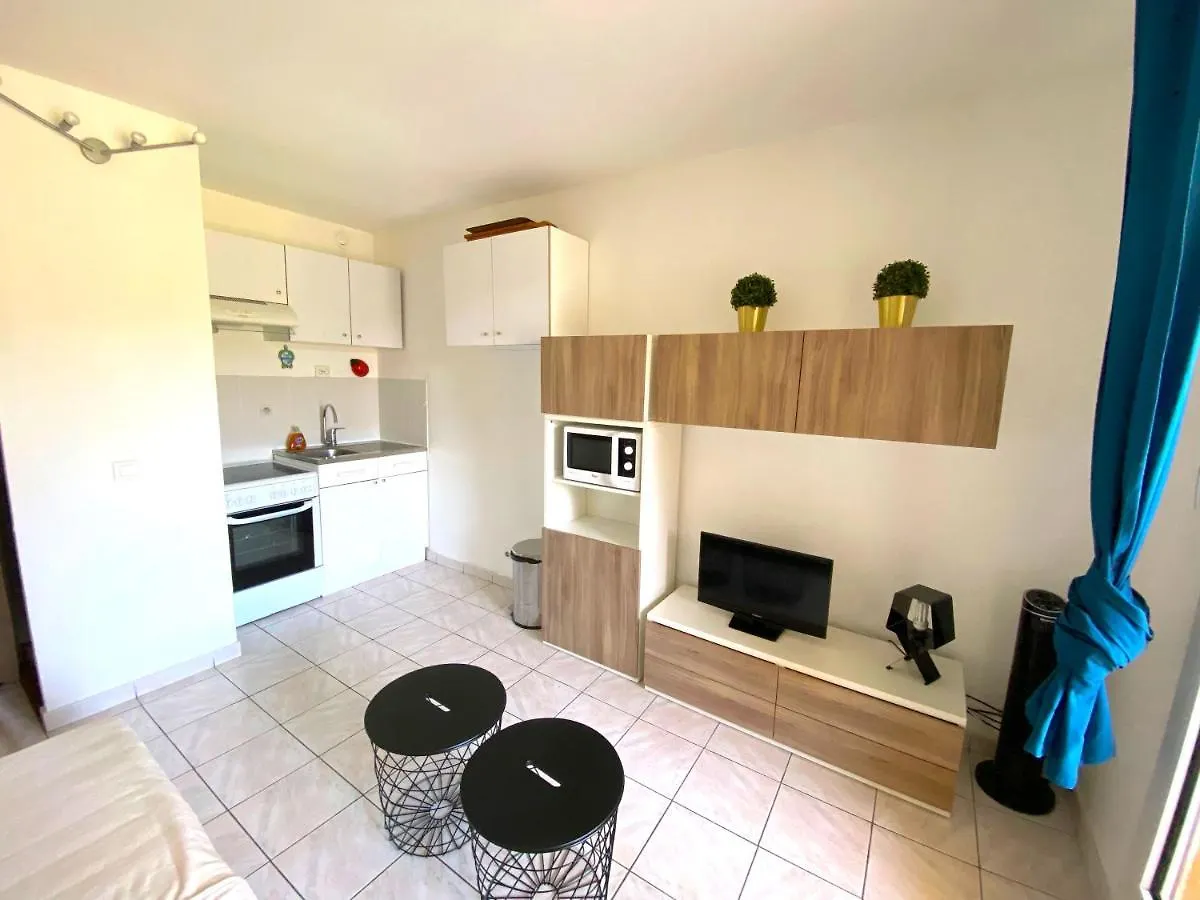 Appart 4 Pers Dans Residence Avec Piscine A 10 Min De La Plage location